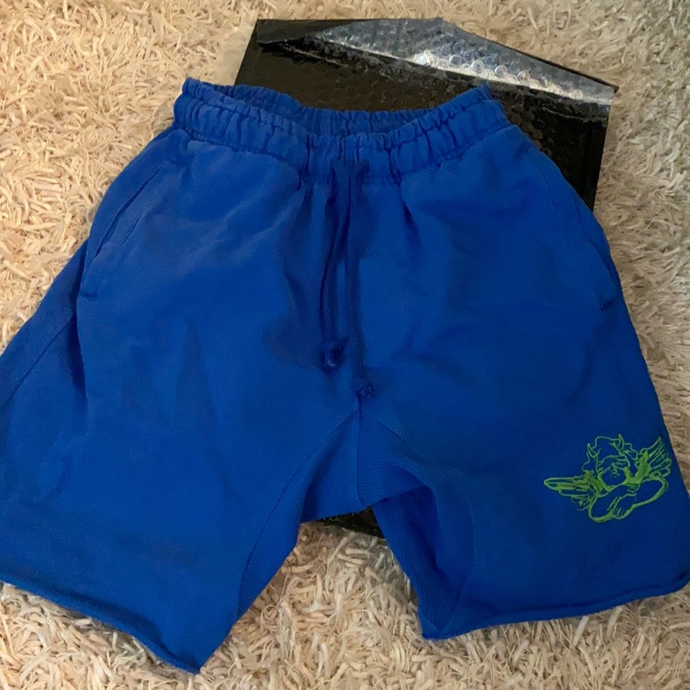 Boys lie mid shorts